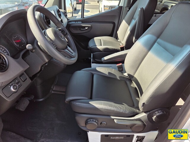 Vehicle image 10 of 23