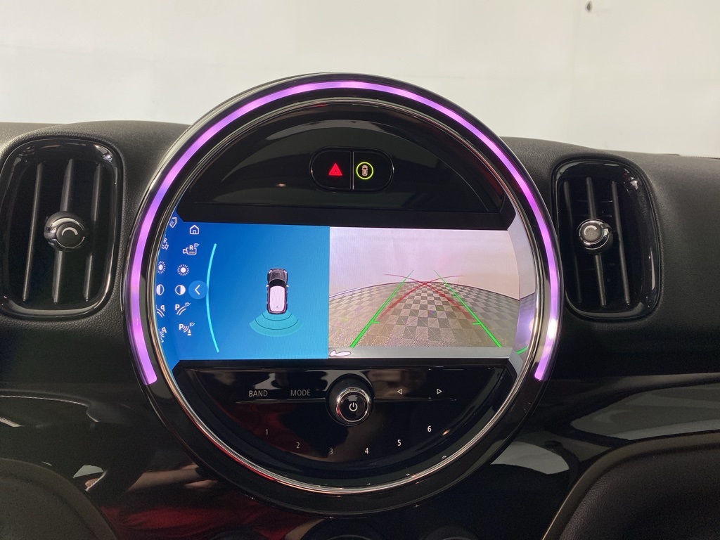 Vehicle image 18 of 23