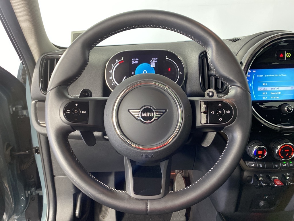 Vehicle image 19 of 23