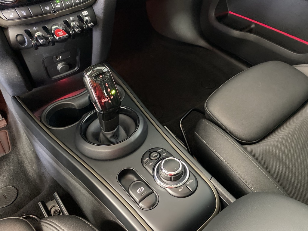 Vehicle image 16 of 23