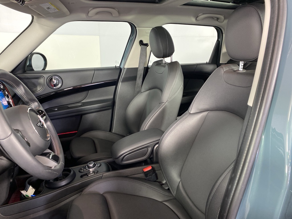 Vehicle image 12 of 23