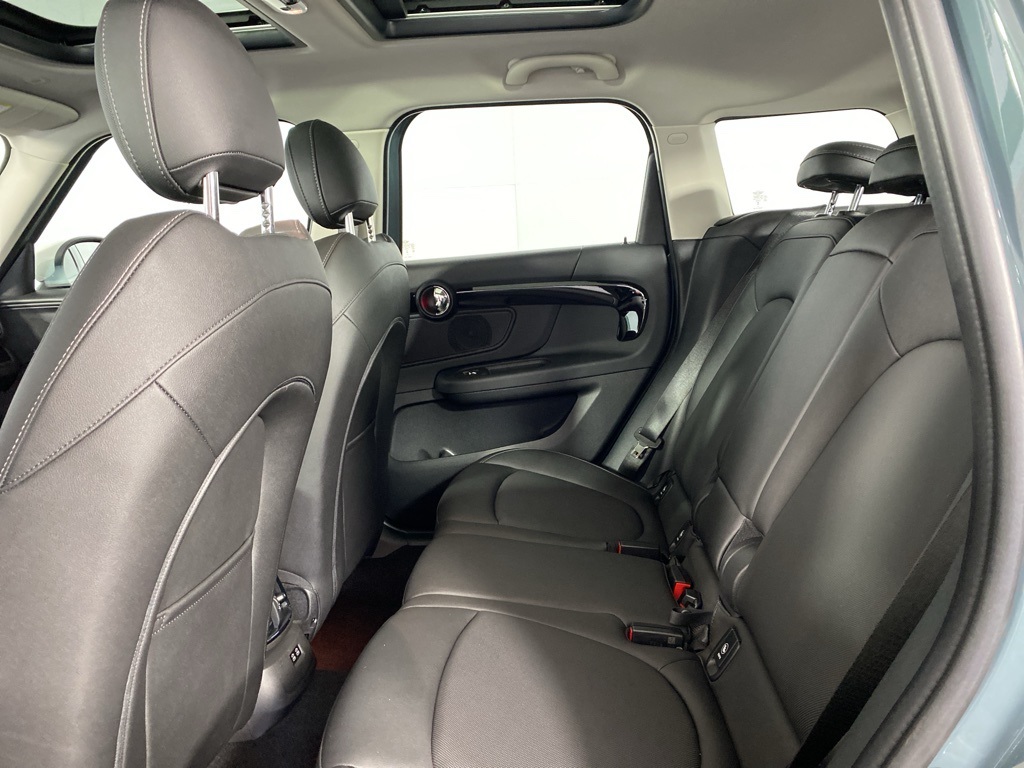 Vehicle image 11 of 23