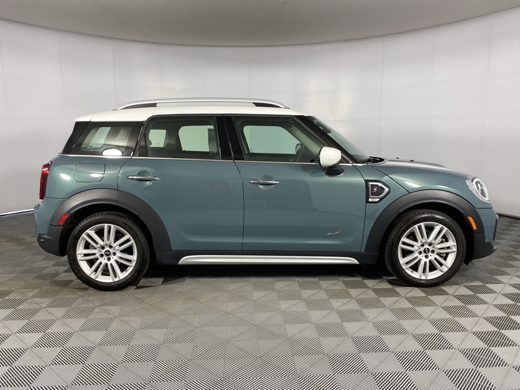 Vehicle image 4 of 23