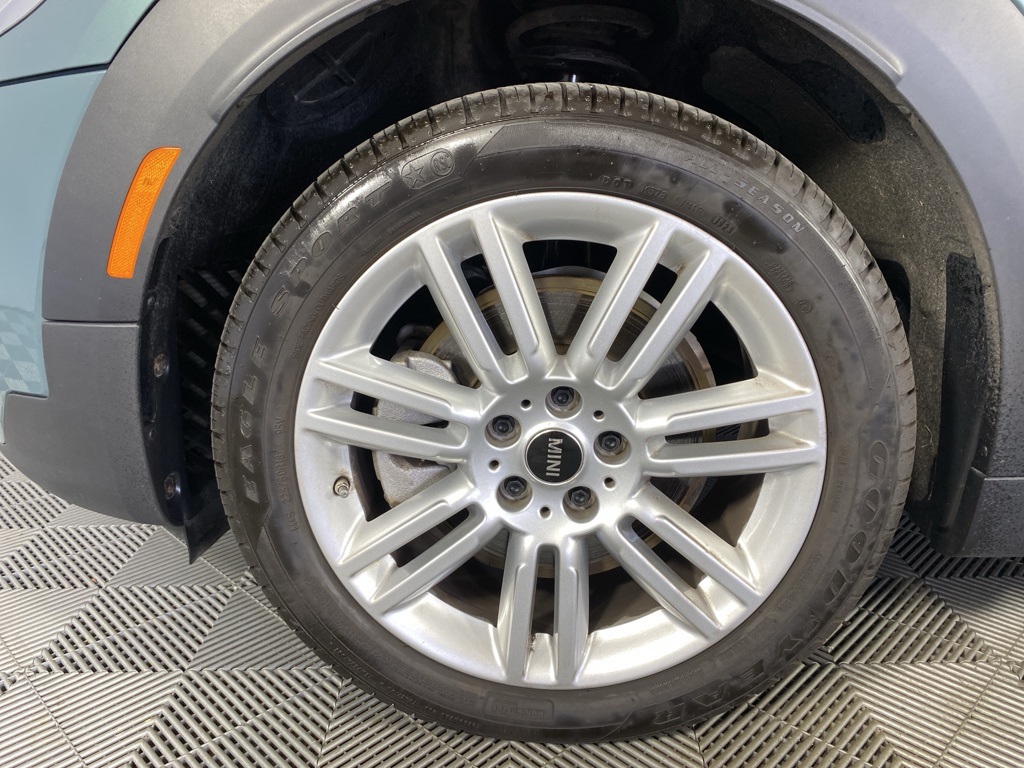 Vehicle image 8 of 23