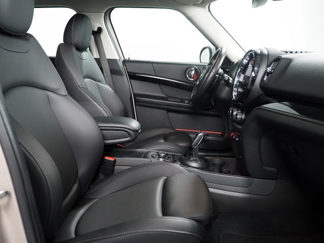 Vehicle image 25 of 61