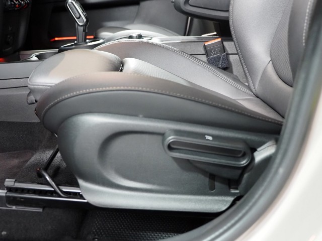 Vehicle image 55 of 61