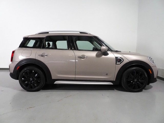Vehicle image 9 of 61