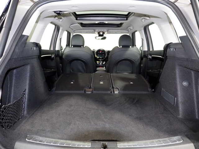 Vehicle image 21 of 61