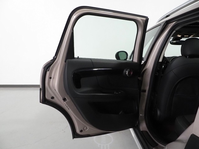 Vehicle image 52 of 61