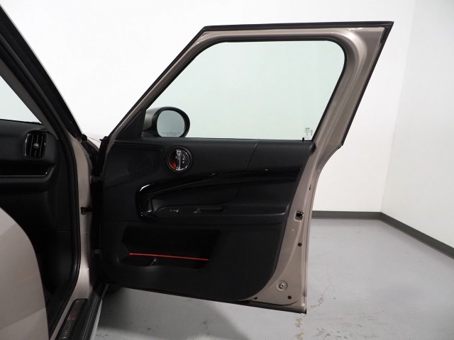 Vehicle image 29 of 61