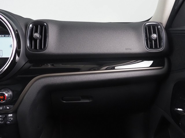Vehicle image 27 of 61