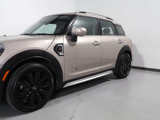 Vehicle image 2 of 61