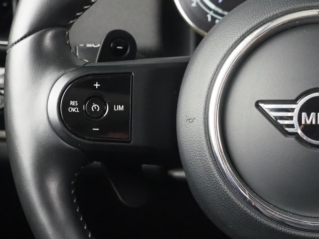 Vehicle image 31 of 61