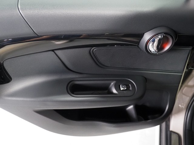 Vehicle image 41 of 61