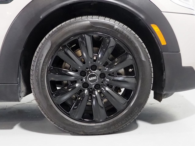 Vehicle image 18 of 61