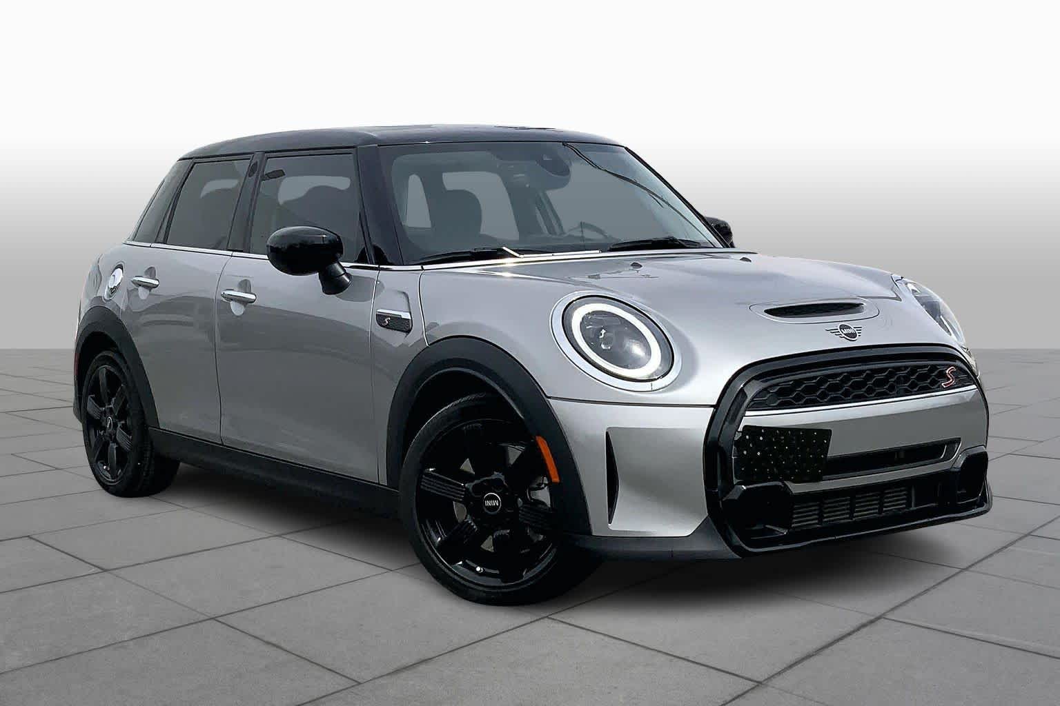 2024 MINI Cooper Hardtop S Image 3 of 31