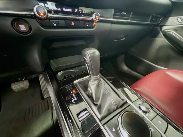 2024 Mazda CX-30 2.5 S Carbon Edition Image 21 of 33