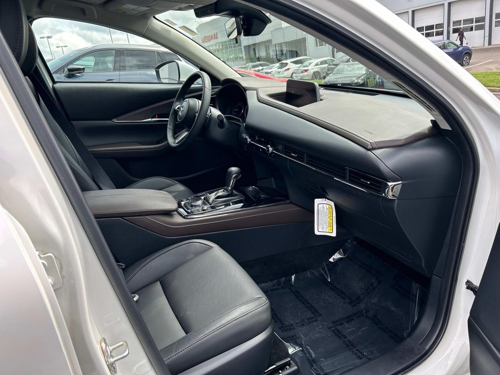 2024 Mazda CX-30 2.5 S Premium Package Image 28 of 30