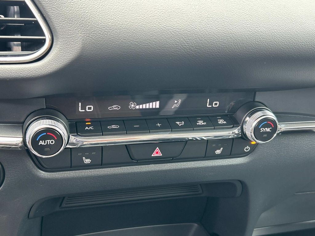 2024 Mazda CX-30 2.5 S Premium Package Image 16 of 30