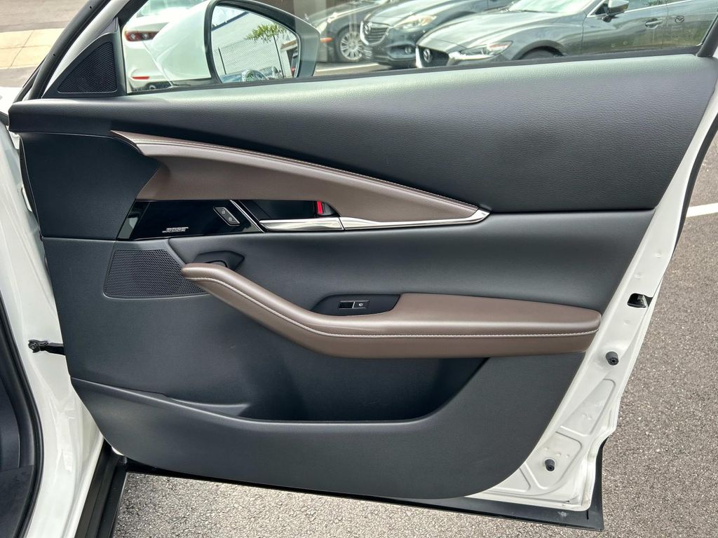 2024 Mazda CX-30 2.5 S Premium Package Image 21 of 30