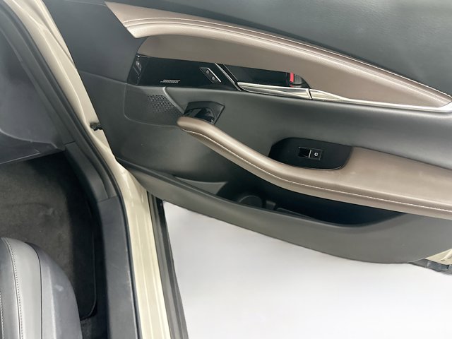 Vehicle image 27 of 30