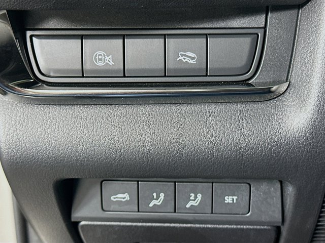 Vehicle image 24 of 30