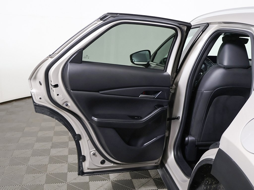 Vehicle image 40 of 56