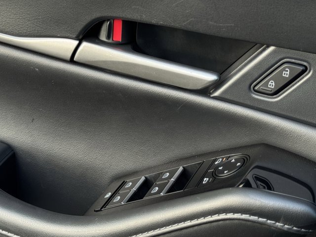 Vehicle image 24 of 33