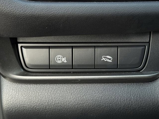 Vehicle image 25 of 33