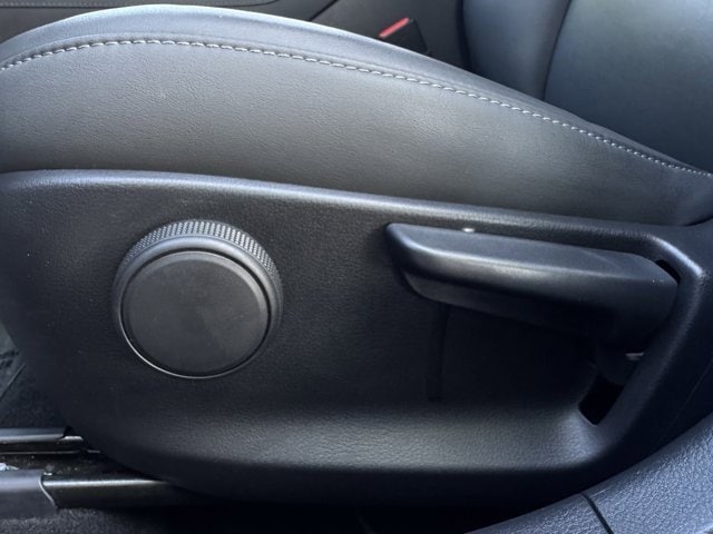 Vehicle image 32 of 33