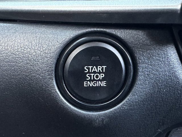 Vehicle image 26 of 33