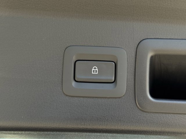 Vehicle image 30 of 33