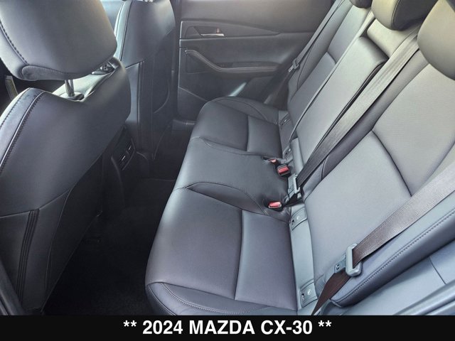 Vehicle image 21 of 32