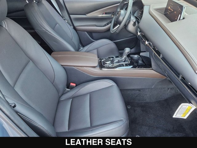 Vehicle image 23 of 32