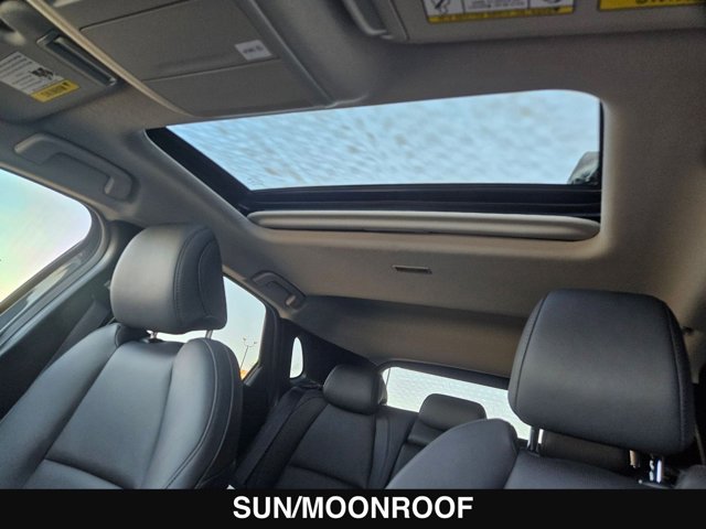 Vehicle image 17 of 32