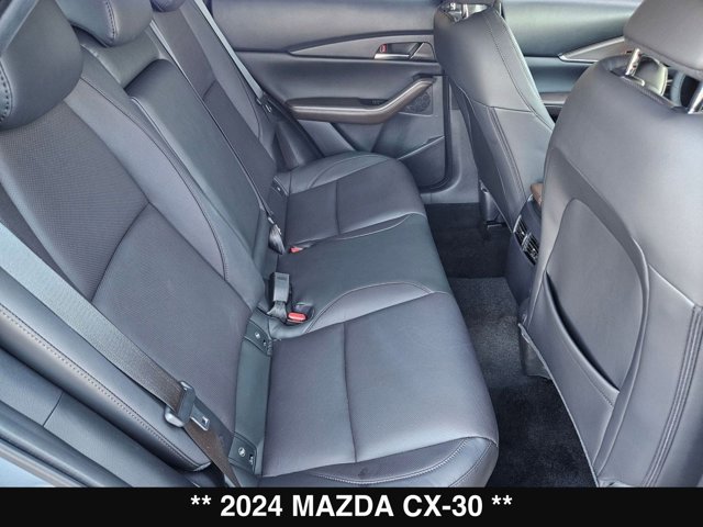 Vehicle image 22 of 32
