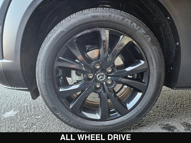 Vehicle image 27 of 32