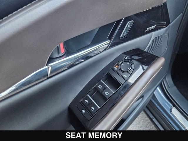 Vehicle image 10 of 32
