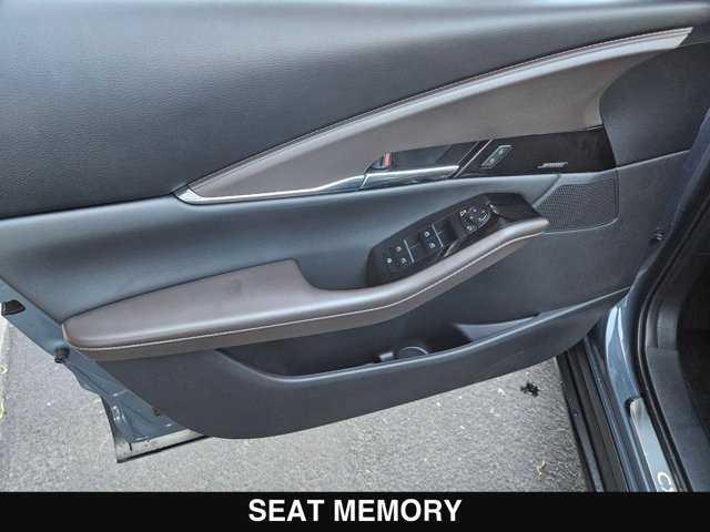 Vehicle image 9 of 32