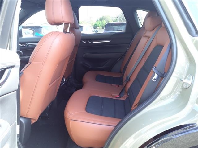 Vehicle image 25 of 29