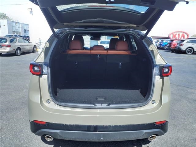 Vehicle image 23 of 29