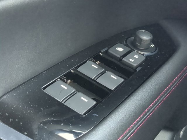 Vehicle image 21 of 26