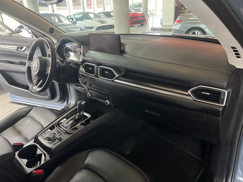 Vehicle image 20 of 33