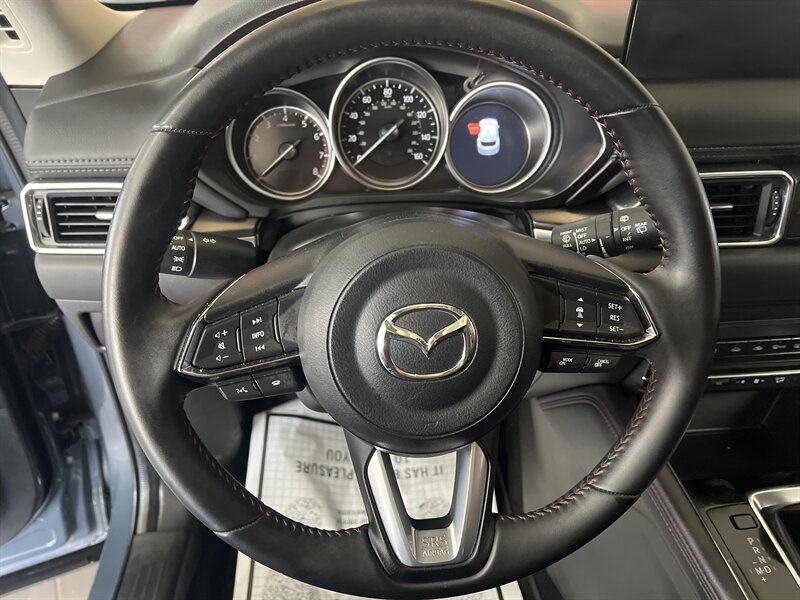 Vehicle image 21 of 33