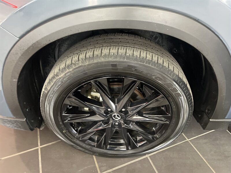 Vehicle image 10 of 33