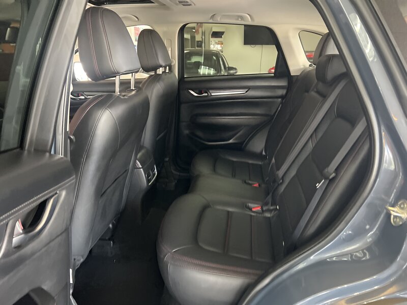 Vehicle image 18 of 33