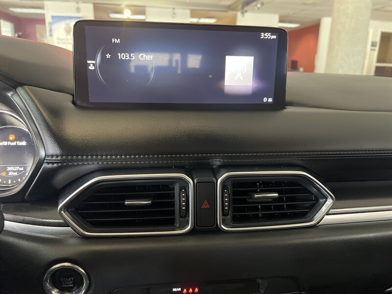 Vehicle image 23 of 33