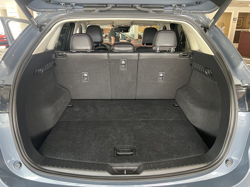 Vehicle image 11 of 33