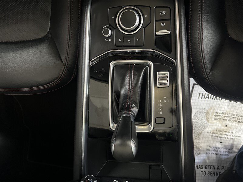 Vehicle image 25 of 33