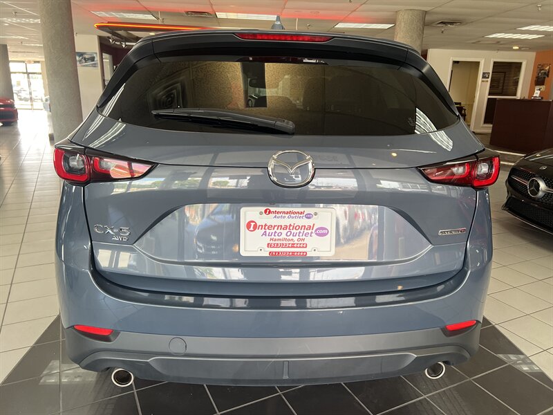 Vehicle image 12 of 33